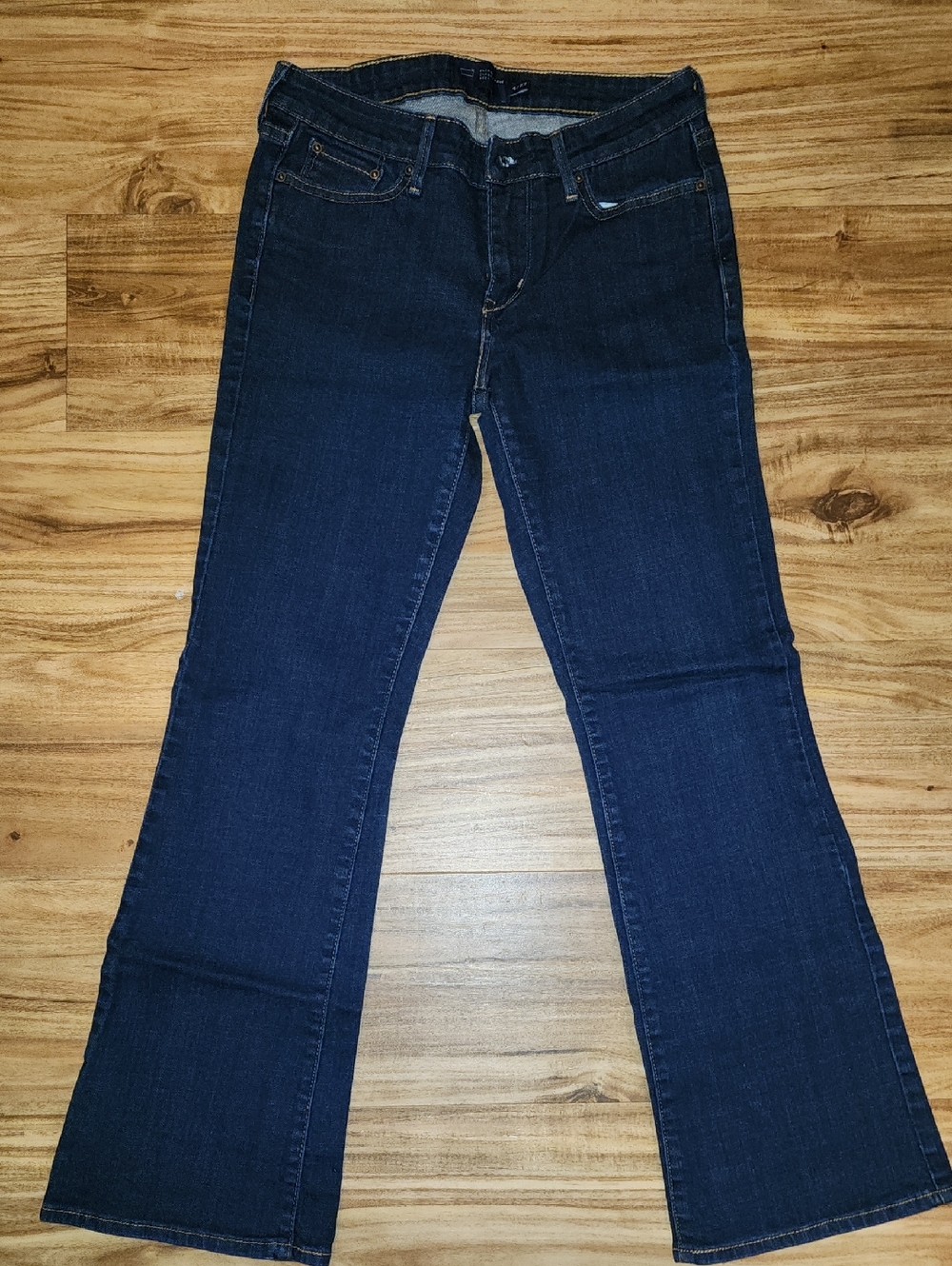 Slight Cirve Classic Boot Cut W9mens Levis